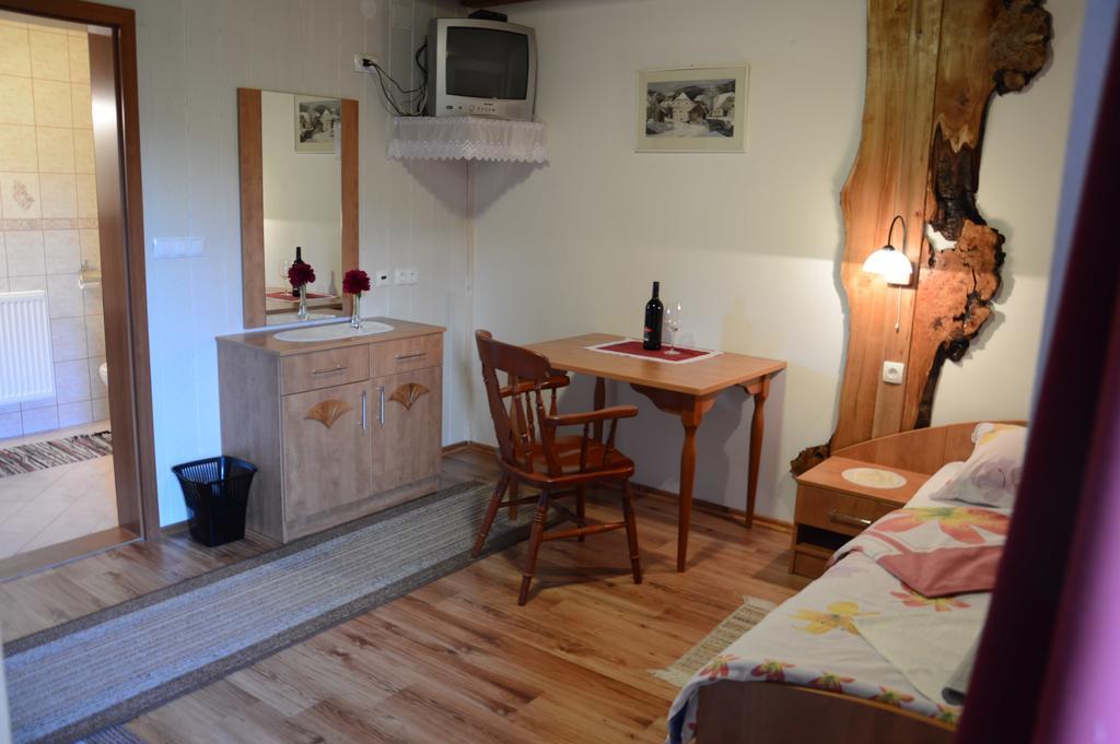 Apartmens And Rooms Sostar Cerkno Habitación foto